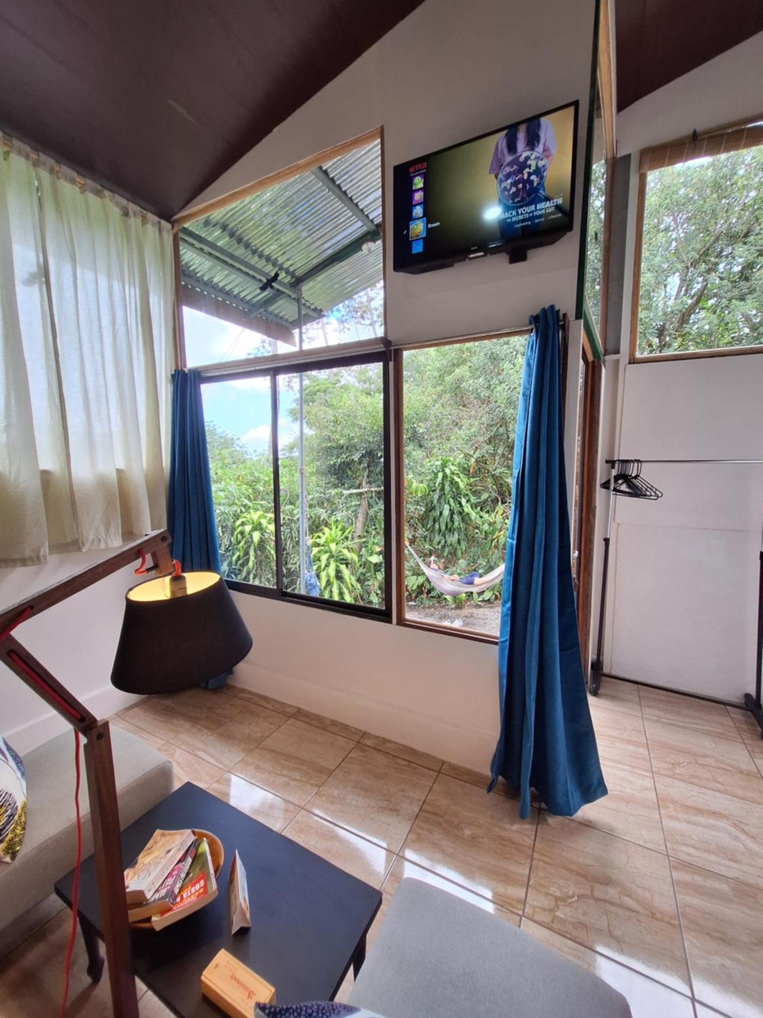 Monteverde Cecropia Paradise Bilik gambar